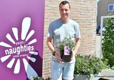 Dennis Staalduinen, owner of GGG Grunewald, at the Naughties Hebe Hybrid. It's a new variety that was nicely highlighted this Flower Trails.